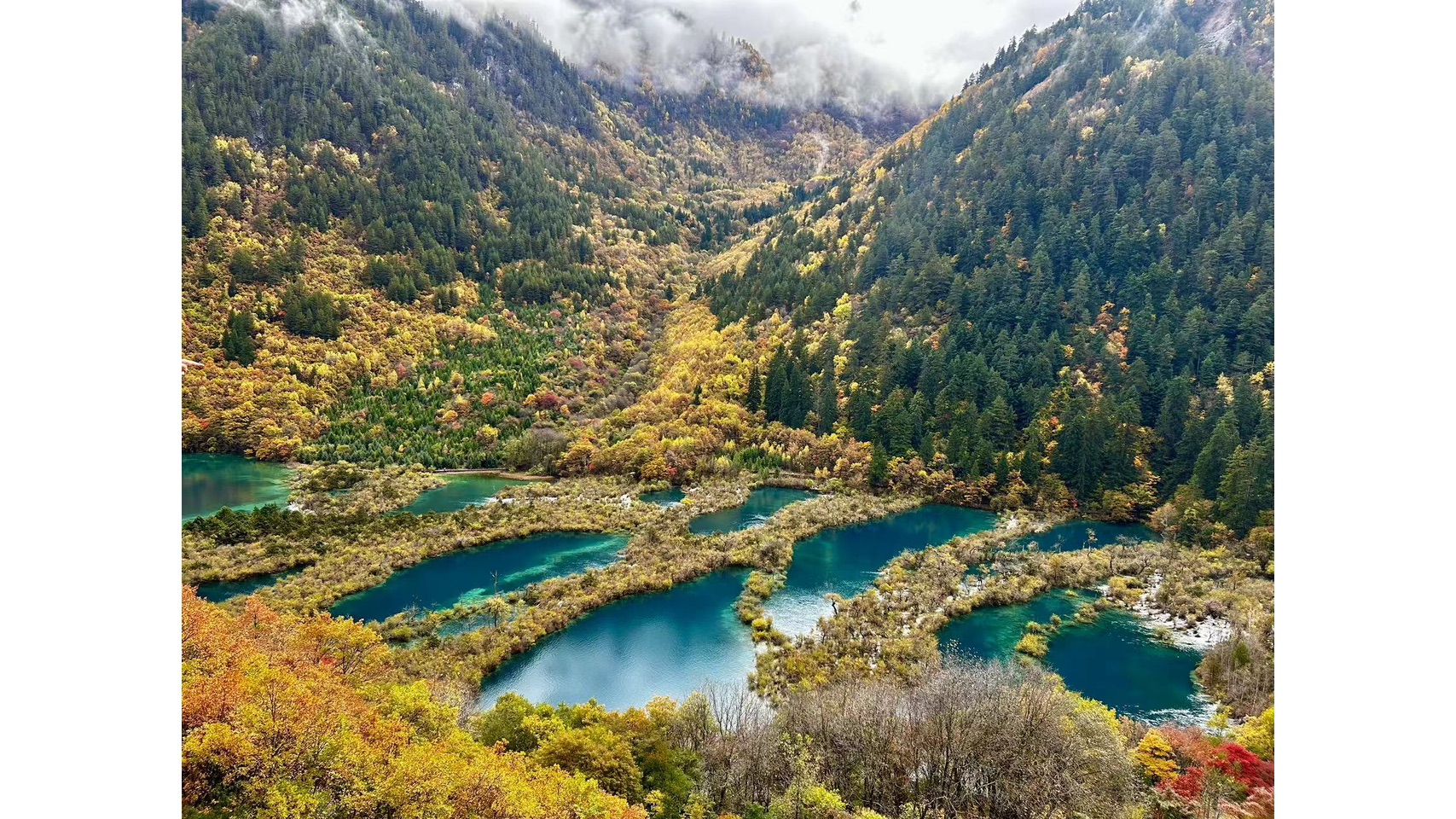 九寨风情打一图片