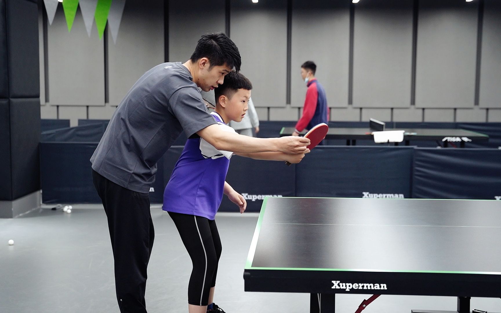 xuperman徐成博教练乒乓球体验课:初级反手攻球