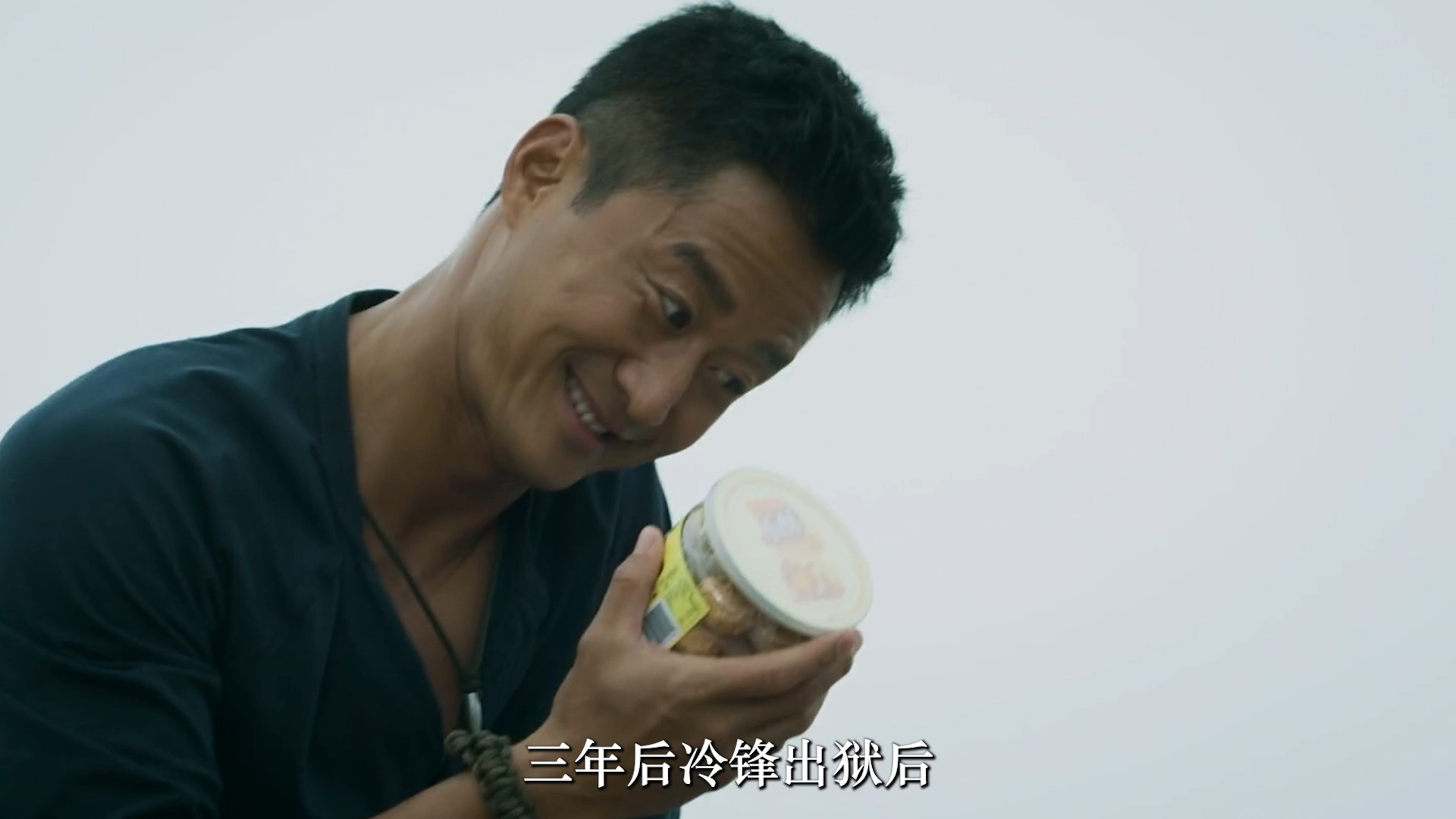 冷锋的帅气一脚,给吴京踢出了50亿票房