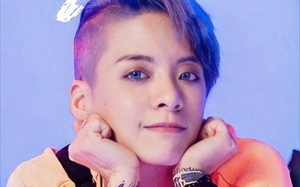 fx刘逸云amberneonfeatpenielmv公开
