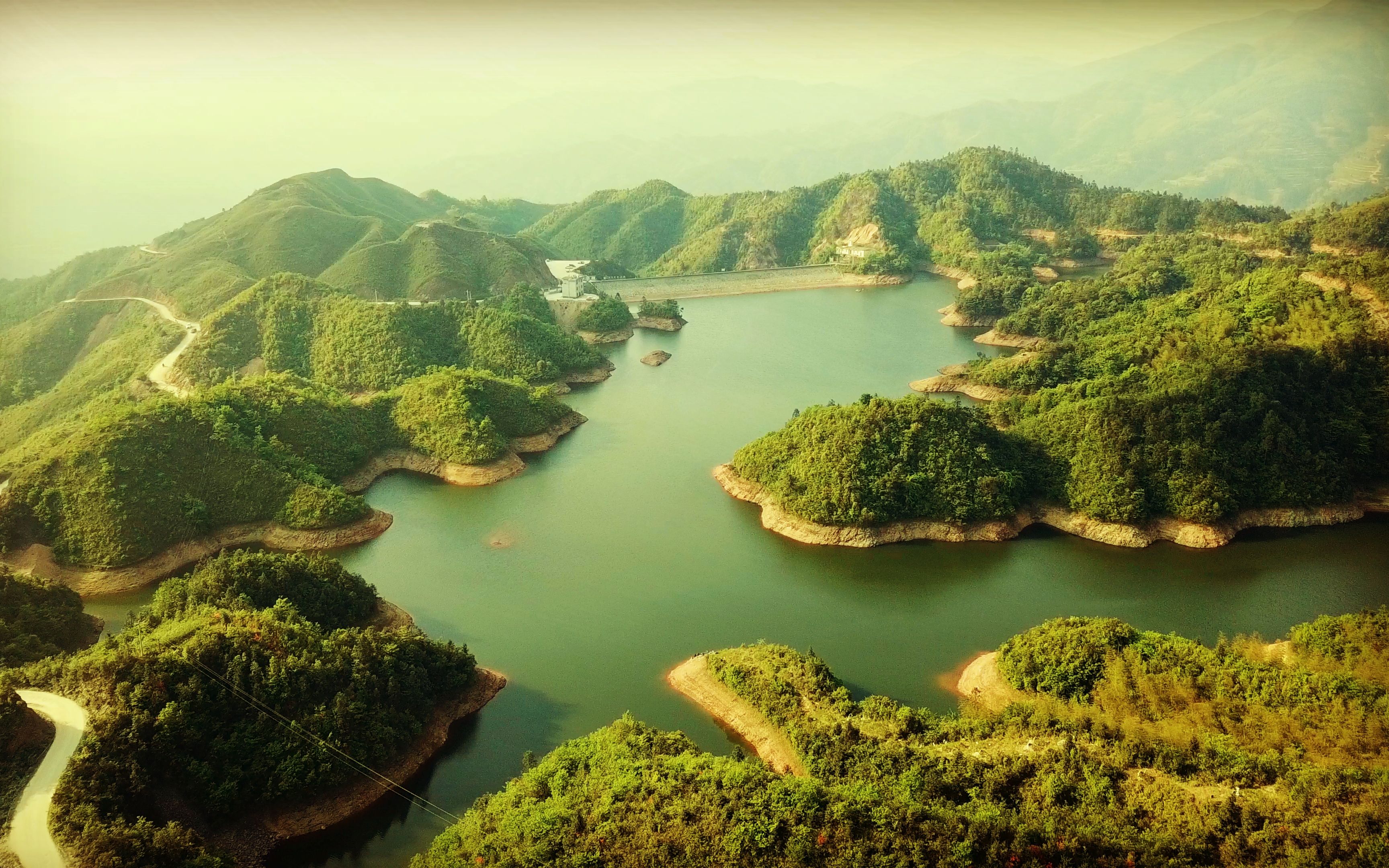 4k超清混合剪辑大疆无人机航拍黔湘桂三省交界的高山天湖水库