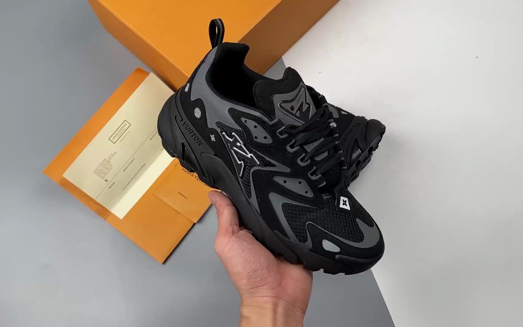 男鞋女鞋2023ss 老爹鞋lv runner tatic 黑色灰色系列运动鞋休闲鞋