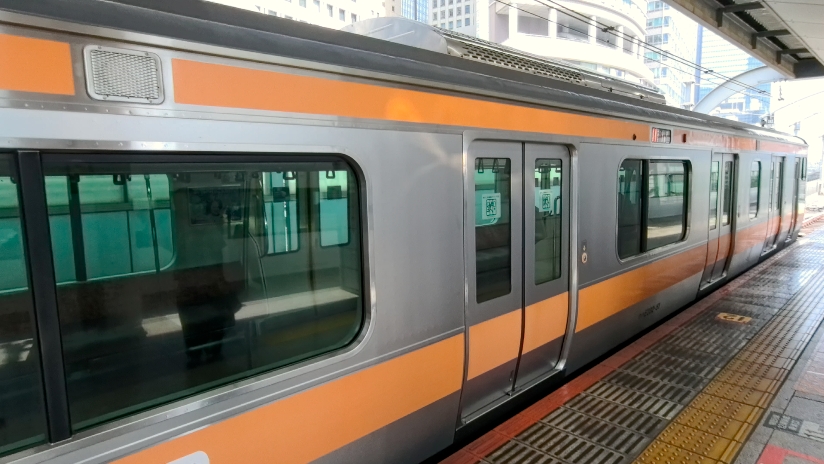 jr东日本中央线e233系0番台h51号编组高尾方向东京出站