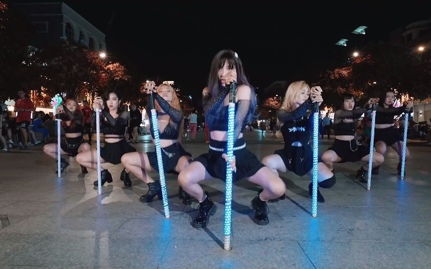 全网火爆越南抖腿电音神曲《2 phut hon》光剑翻跳