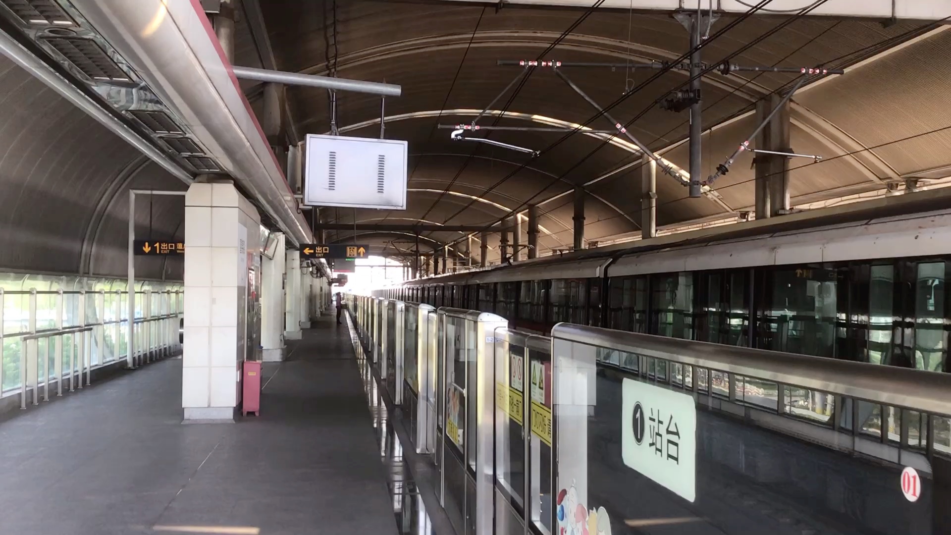 上海地铁钢铁侠二世富锦路进站 因故停站