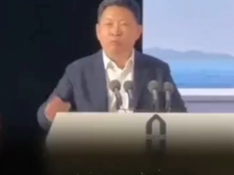 余承东：网上小喷子故意黑我们，你们自己去开，试试就知道了
