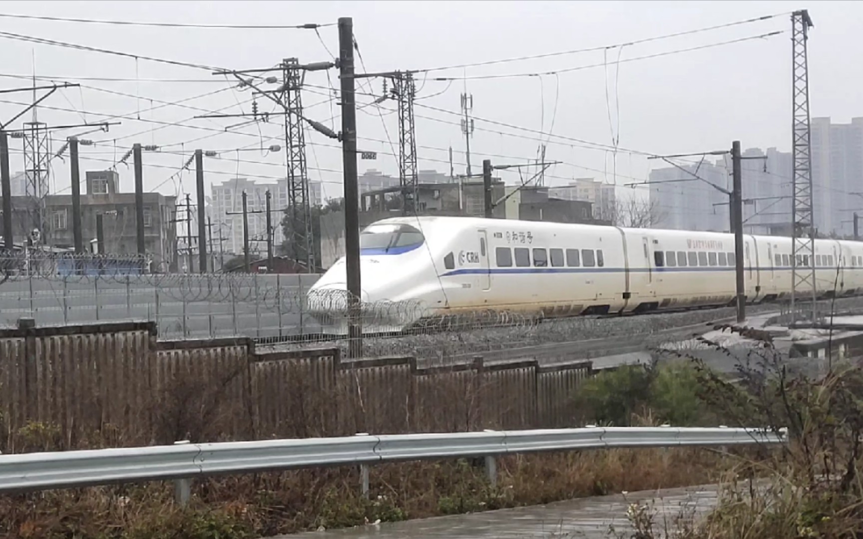 【中国铁路】雨中的柳南客专哔哩哔哩bilibili