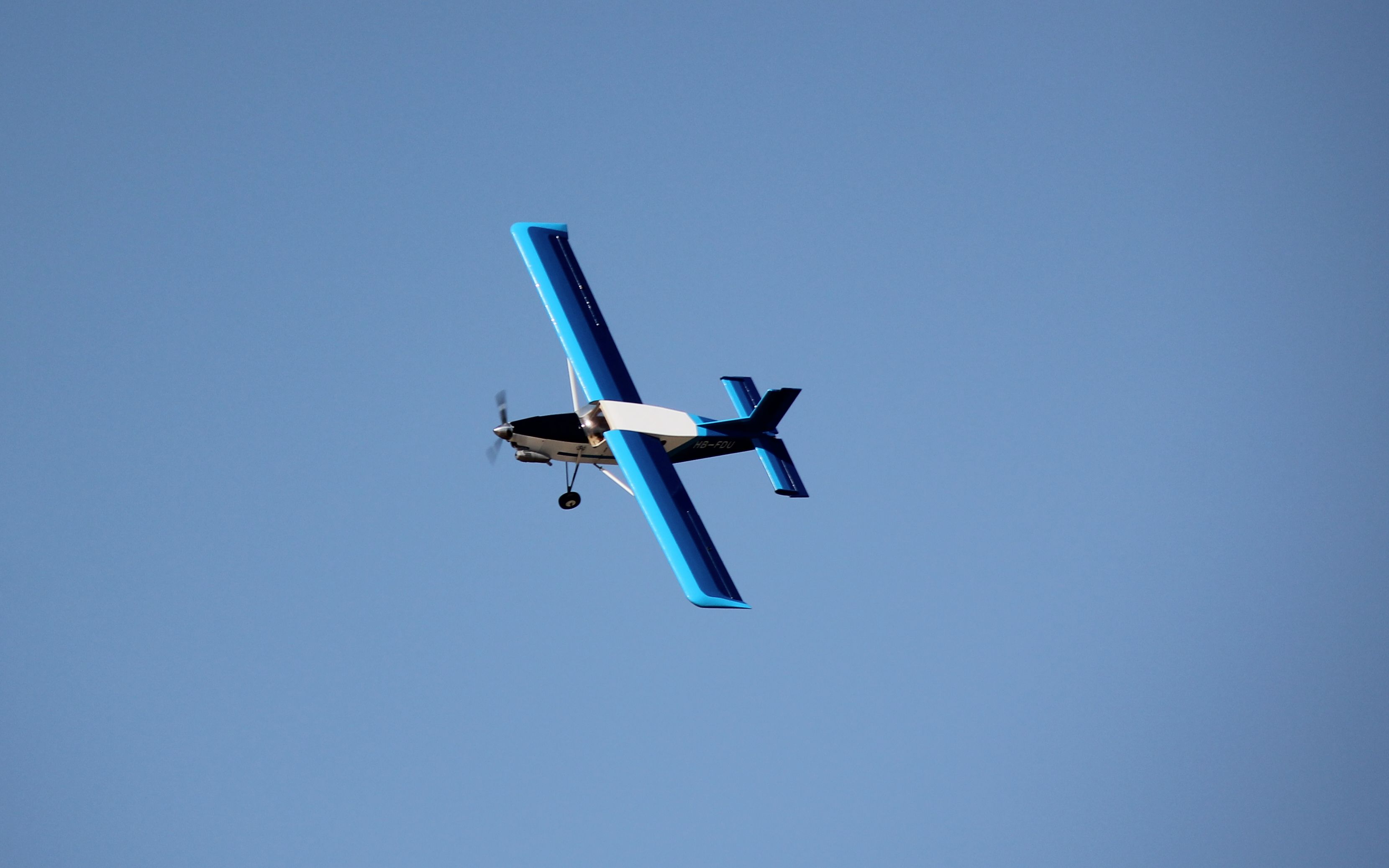 会飞的木头 皮拉图斯pc6完工首飞