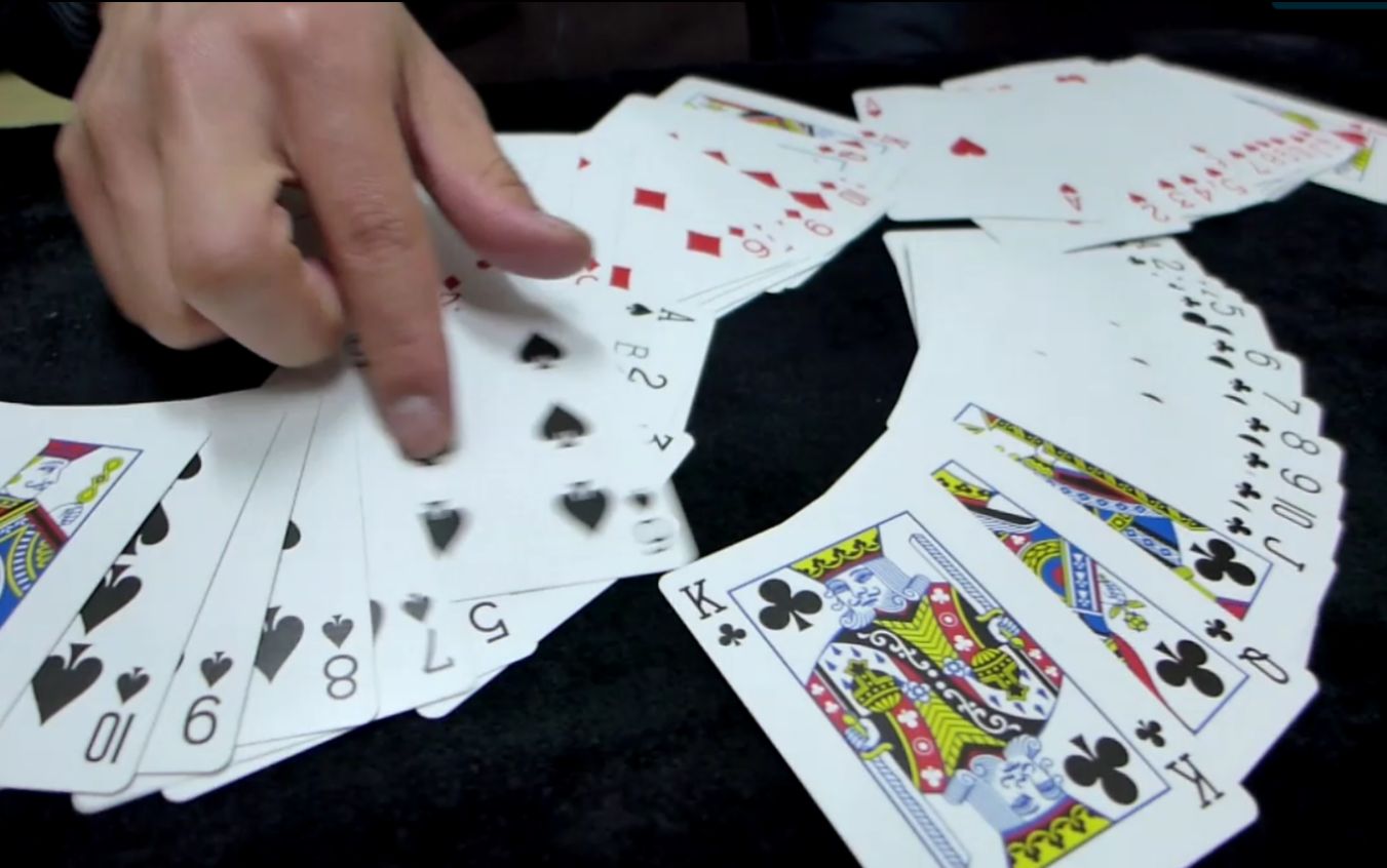 【魔术表演】vol.3——扑克魔术:有点疯的魔术师