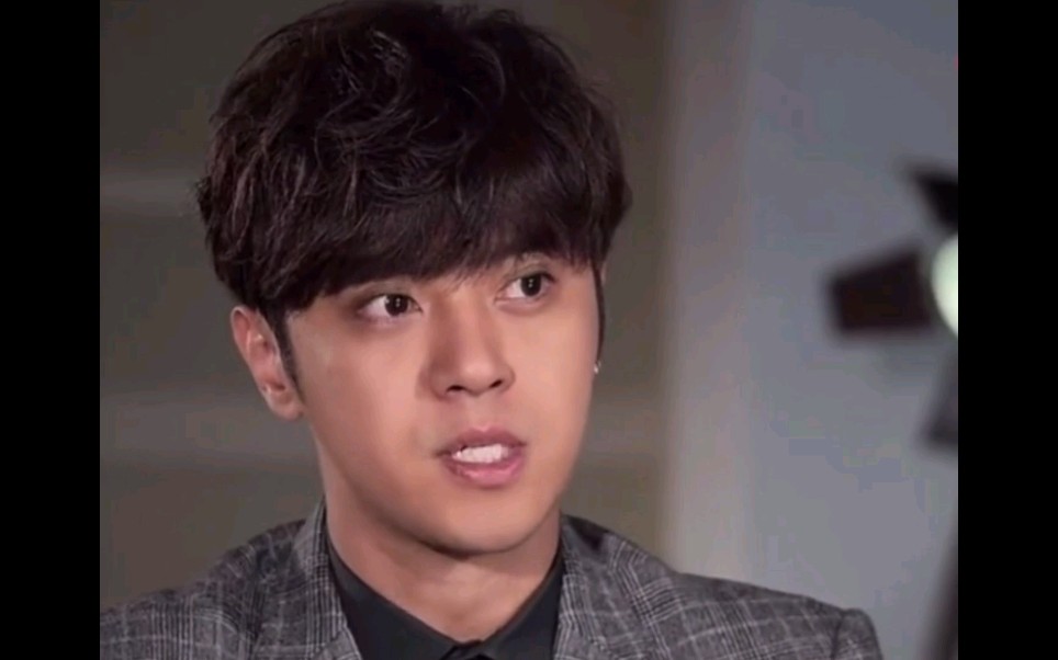 时间管理大师罗志祥为了复出真的煞费苦心,假扮清洁工向路人道歉.