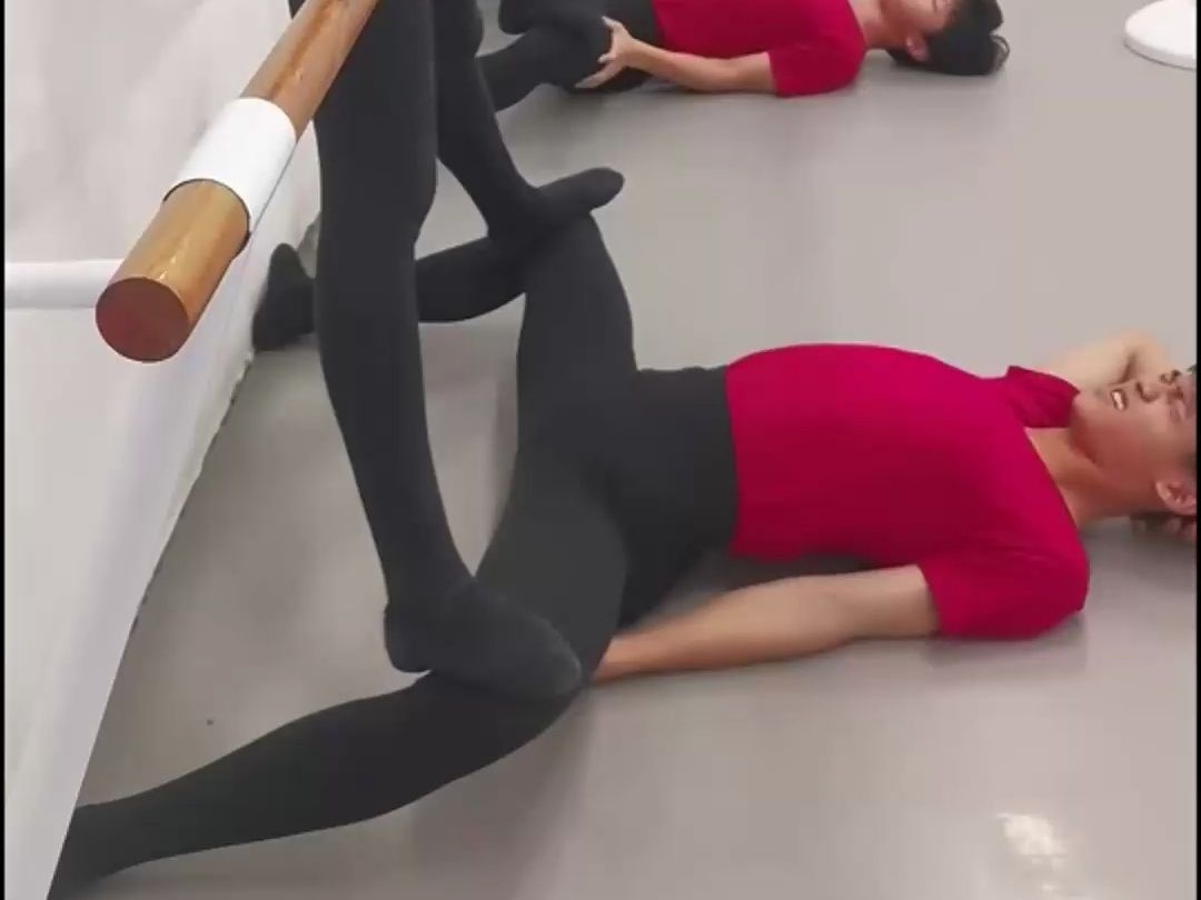 舞蹈男生基本功--耗腿,踩胯