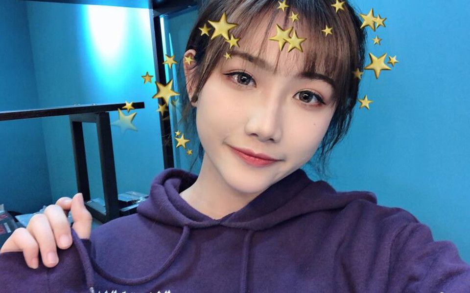 【女主播】钟婷直播教宅男高源跳螃蟹舞  哈哈哈哈哈!