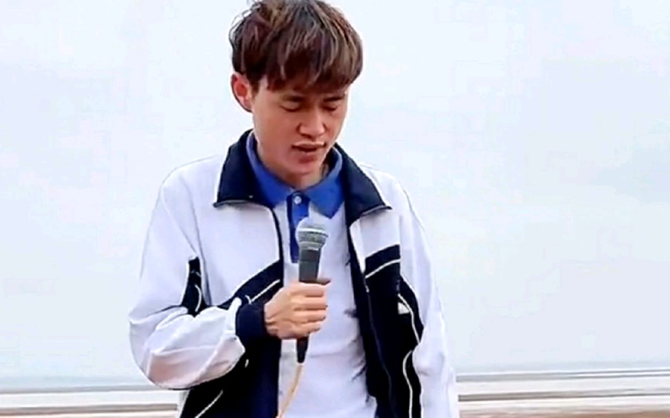 洋仔真唱可可托海的牧羊人因假唱亚男原声走红网络