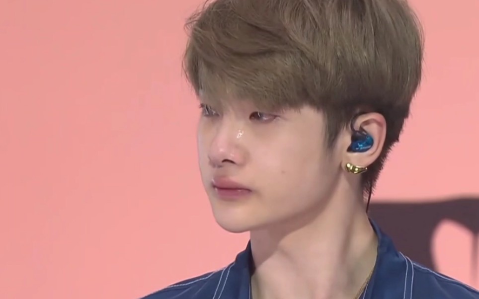 周震南明日的小哭包哭着哭着就长大了