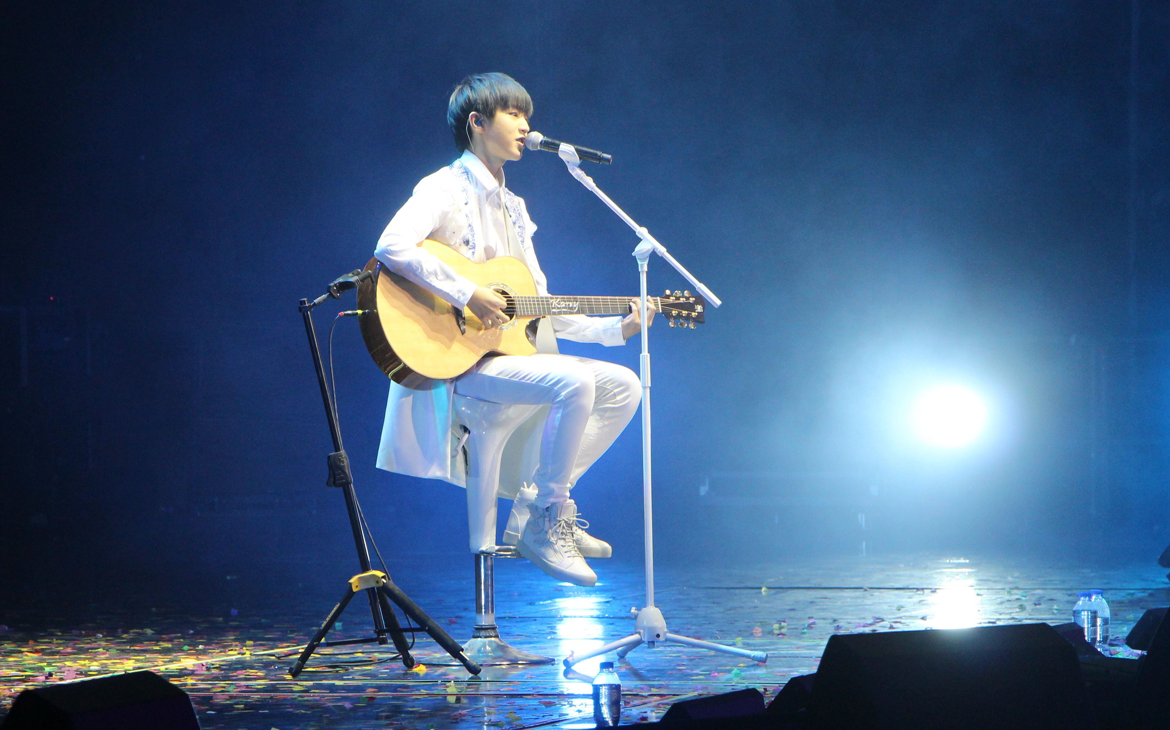 【tfboys】三周年演唱会广州王俊凯吉他solo自作曲《树读》饭拍现场