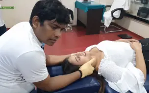 Скачать видео: Chiropractic Treatment of Shoulder & Back Pain Treatment - Dr Rajneesh Kant