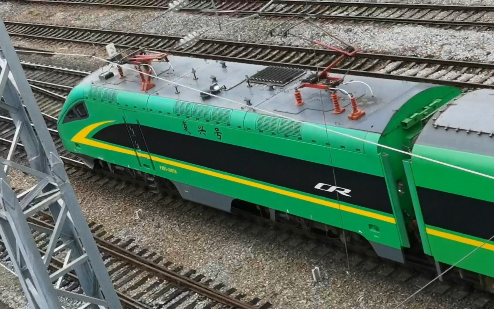 (首次在白天见到垃圾桶)cr200j长编组担当0d9772次快速通过韶关森林公