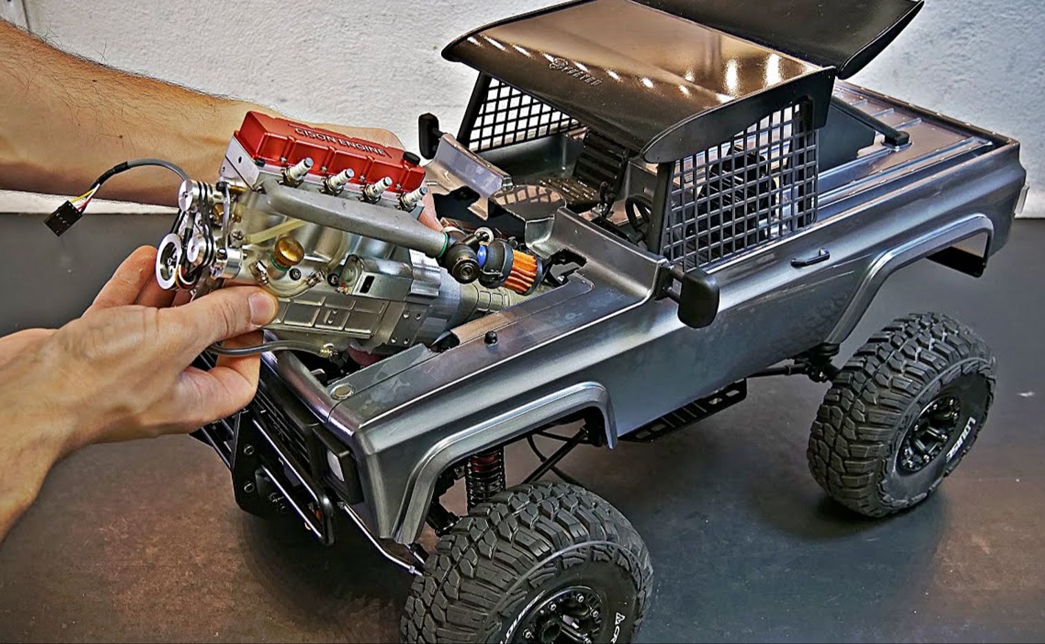 四缸汽油机改装到遥控车上,安装世界最小变速箱