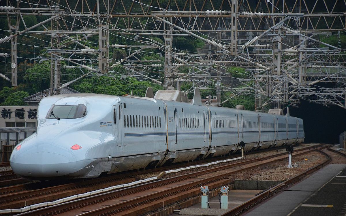 乘坐新干线 "樱花 "号的最高级别绿皮车.