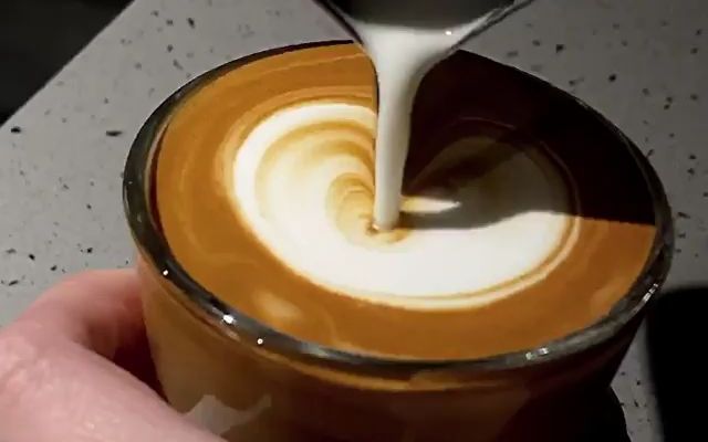 玻璃杯大白心拉花