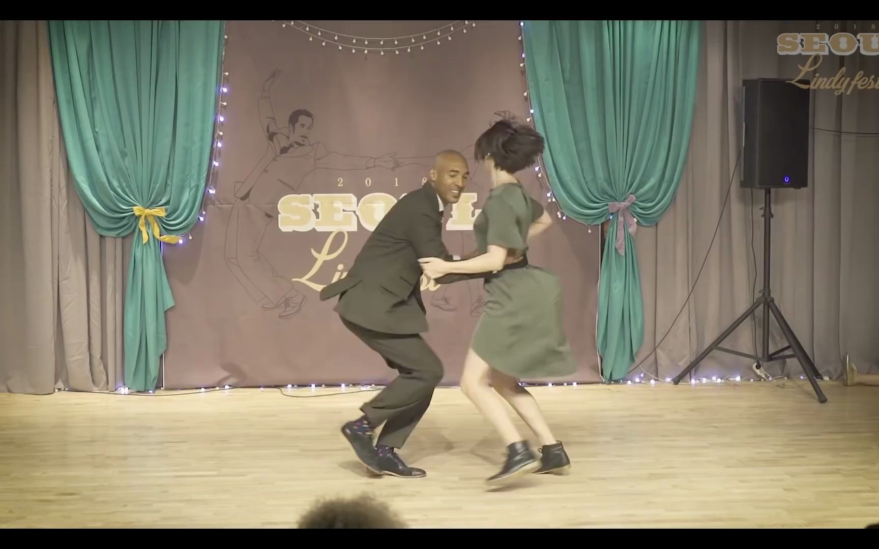 [图]【Lindy hop】SeoulLindyFest2018 - Teachers' improvisation_ Remy & Tatiana