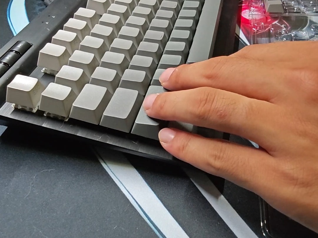 海盗船k70 tkl光轴更换微尘侧透键帽 打字声音