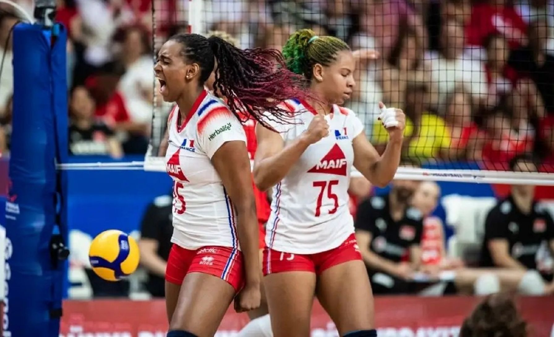 法国女排!巴黎奥运会东道主这小球串联,真是渣渣复渣渣