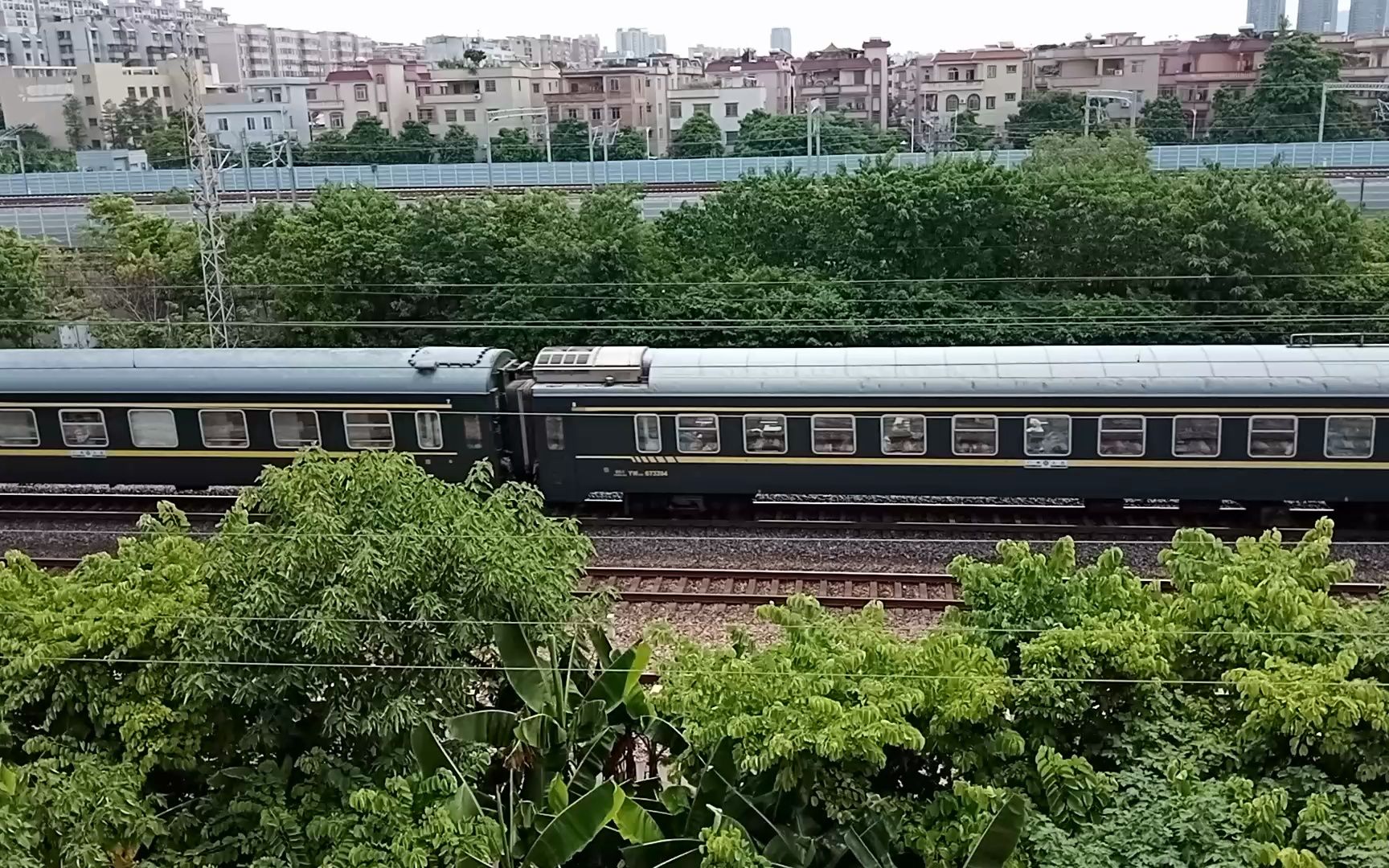 广铁广段hxd1d牵引t370次列车从广州北站经过