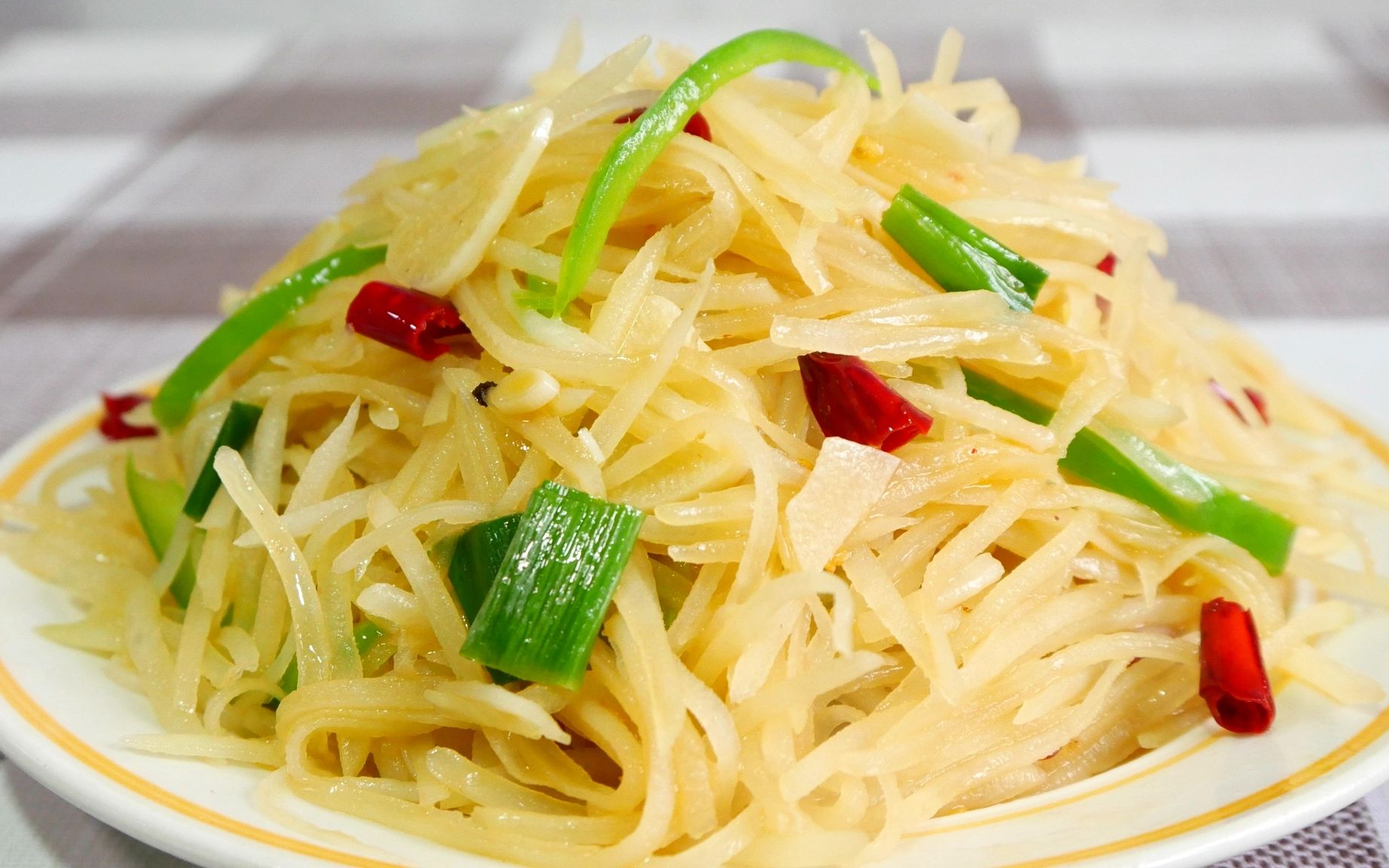 酸辣土豆丝的家常做法香辣酸爽又开胃比饭店的还好吃