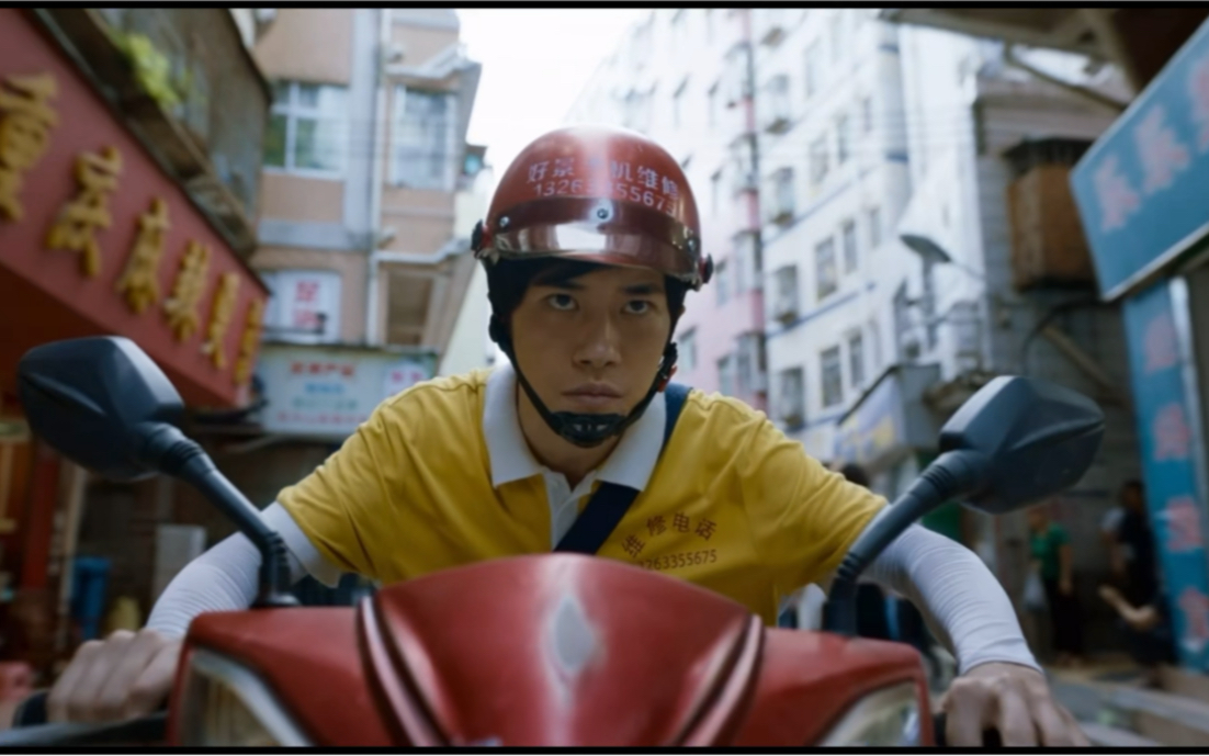 奇迹景厂长骑电驴子追高铁这段破防了易烊千玺