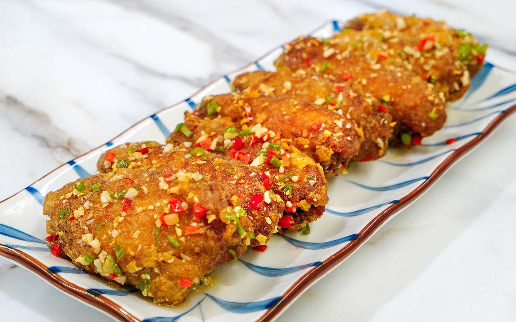 蒜香鸡翅,家人最爱吃的鸡翅做法,鸡翅鲜嫩多汁又入味