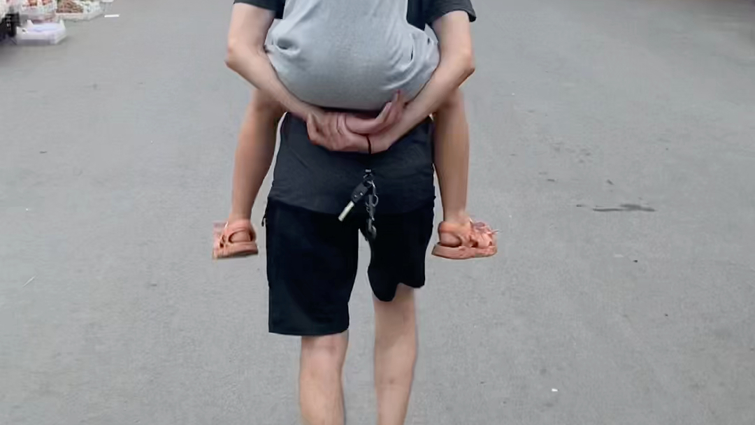 在爸爸的背上,慢慢长大_哔哩哔哩_bilibili