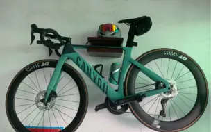 Télécharger la video: 蚕蛹公路车 Aeroad CF SLX 8 Disc Di2 自购自提 一次特别的经历