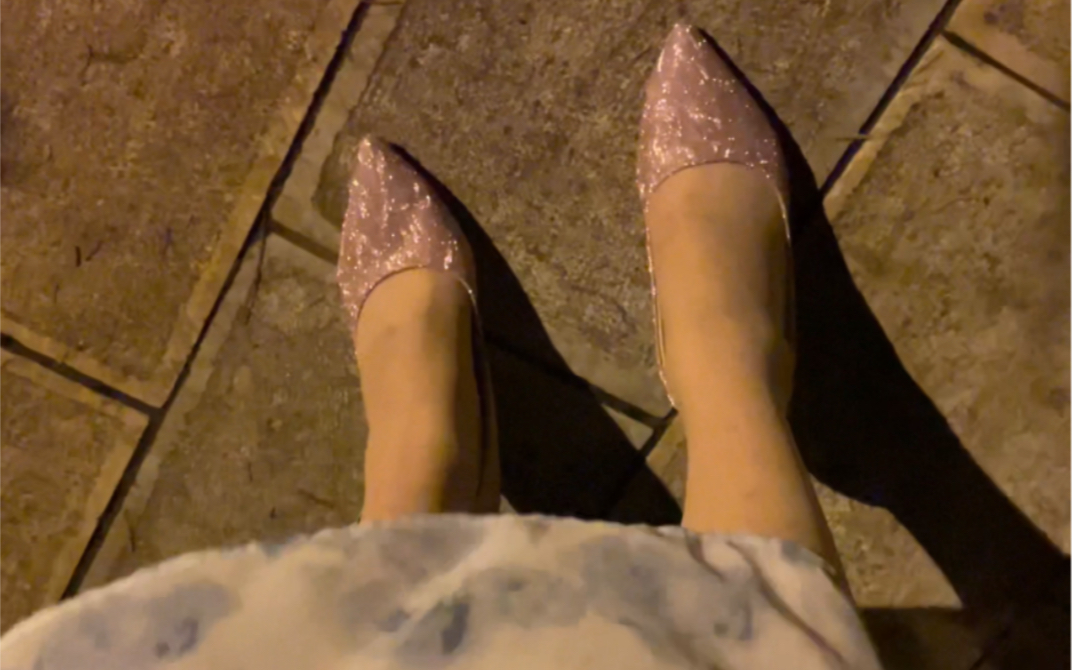 女装大佬穿连衣裙和8cm高跟鞋伪街的原声视频