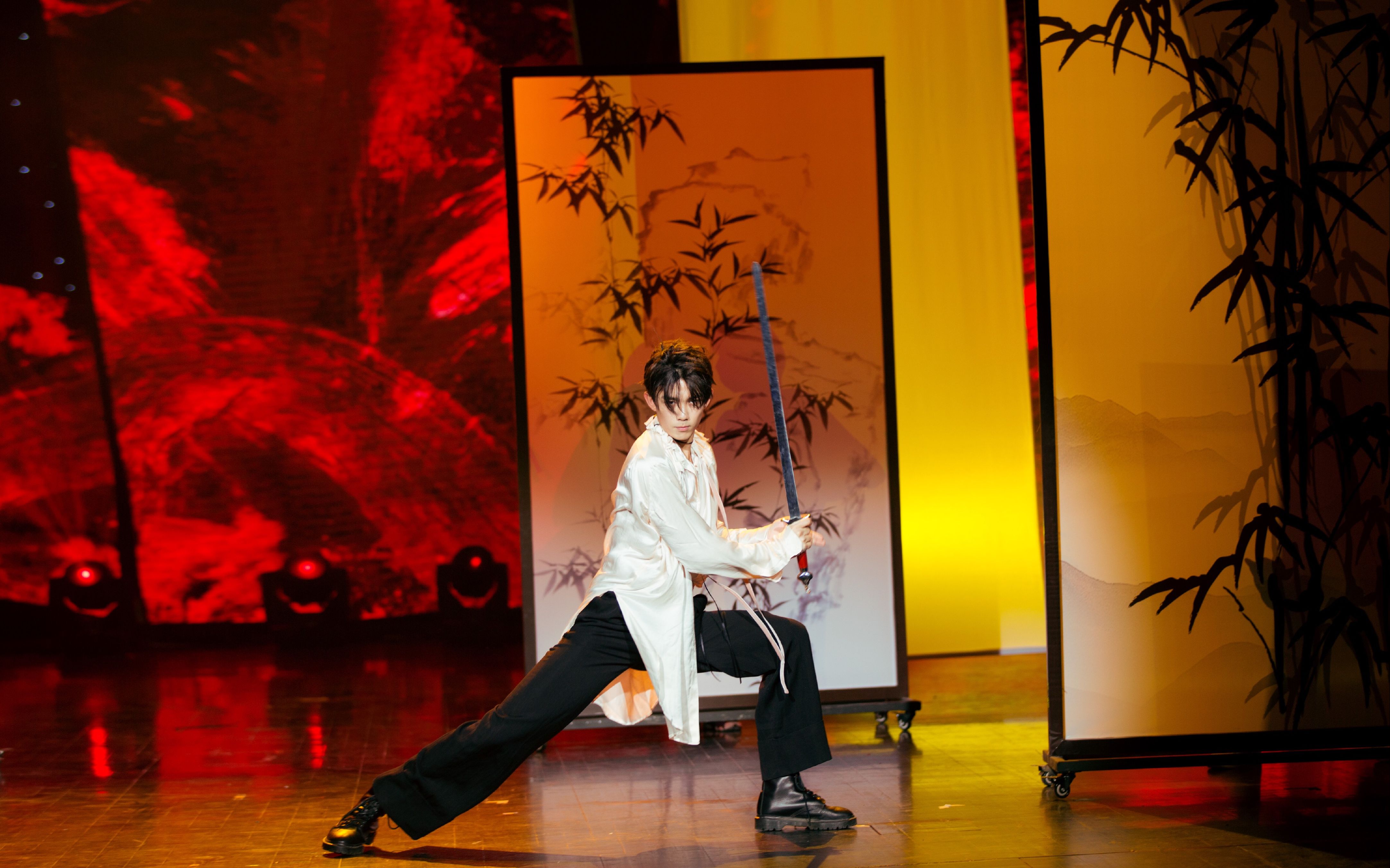 天命风流吴磊生日会舞剑视频