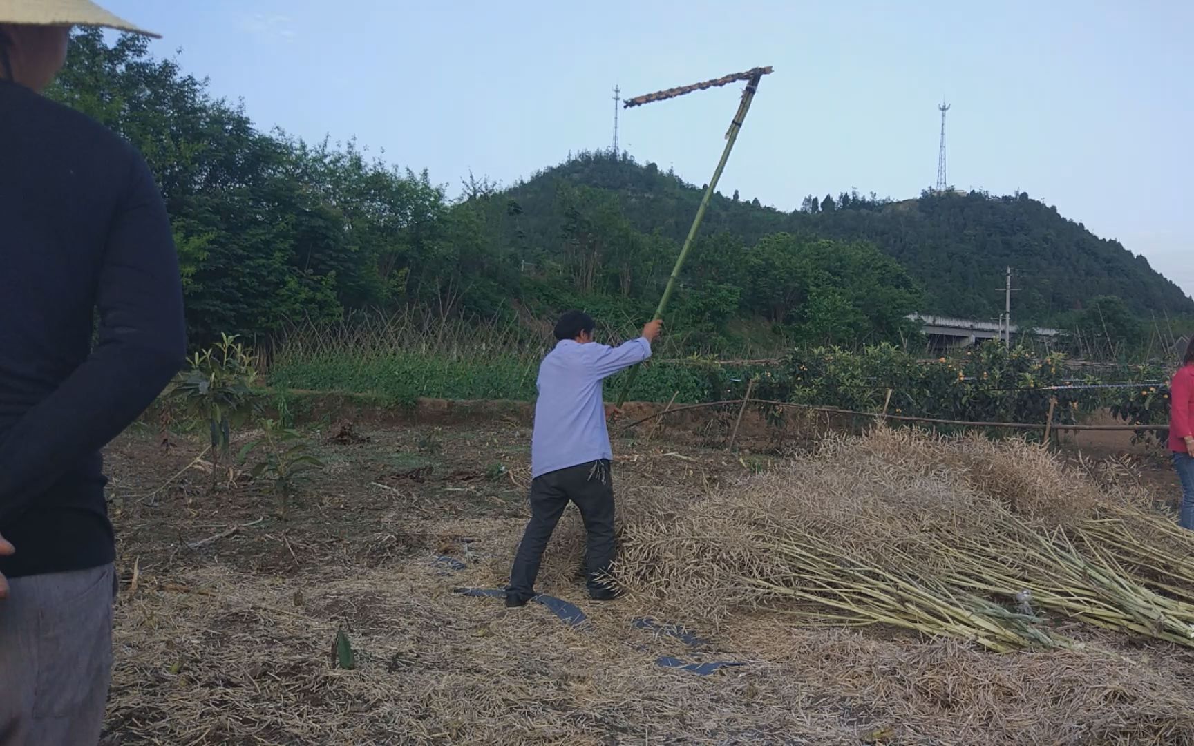 [图]老爸吹牛说：小时候玩连架玩的好，老妈二话不说，叫他玩了下午