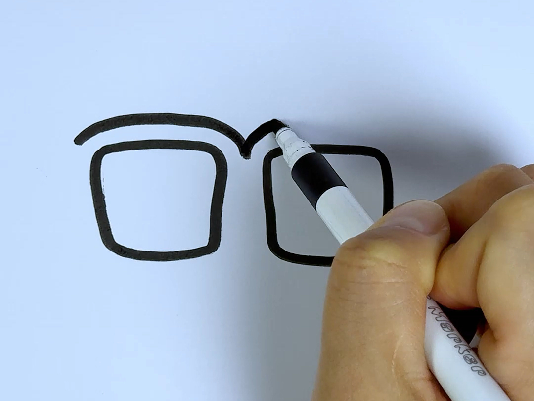 简单的眼镜简笔画,试试吧