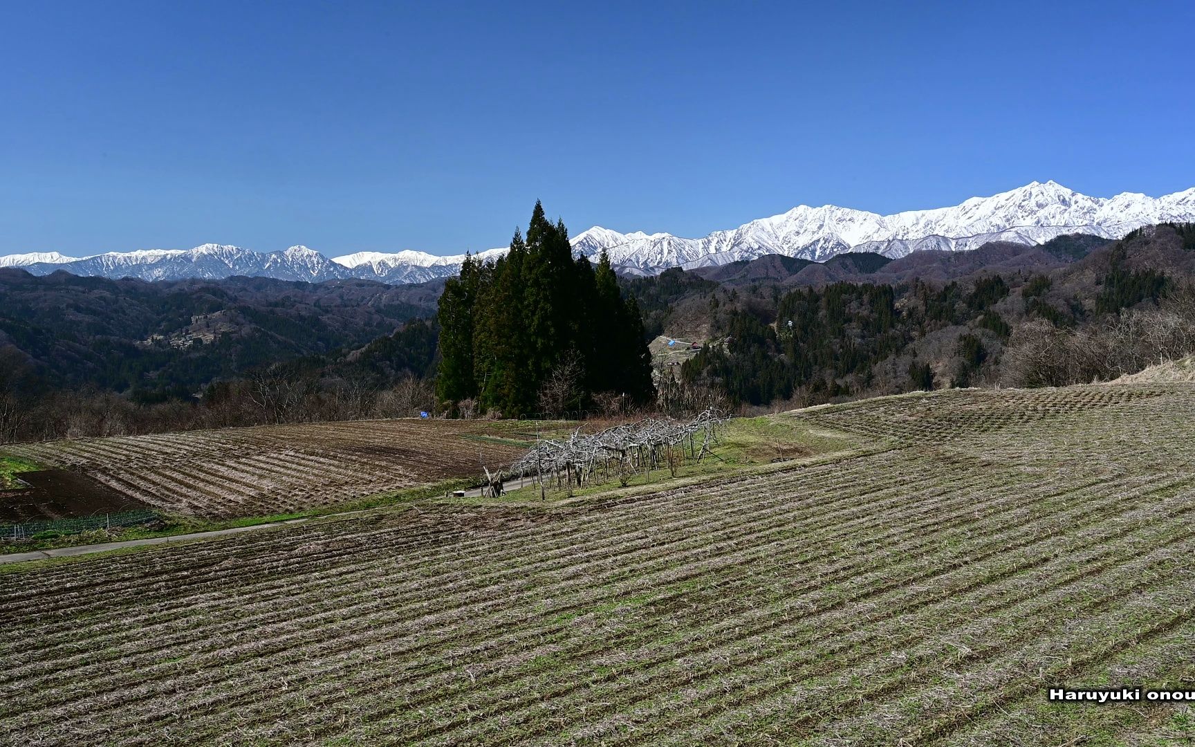 【4K超高清日本】第一视角 从早春的小川村眺望残雪的北阿尔卑斯山飞驒山脉 2023.3哔哩哔哩bilibili