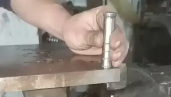 精度高的模具都是用锤子砸，就是兄弟你这锤子拿错了吧~