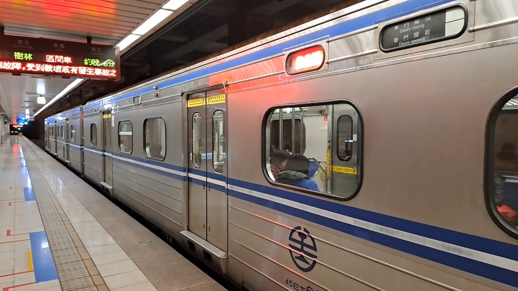 台铁1167次区间车南港离站