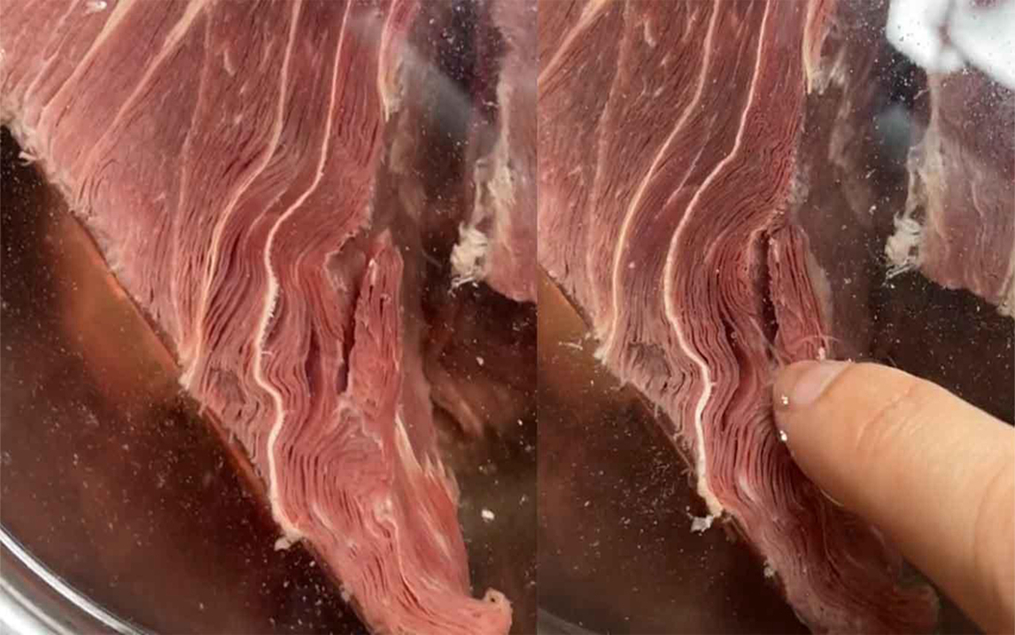 合成肉女子买来牛肉泡水中清洗,不料牛肉竟像纸一样能层层剥离