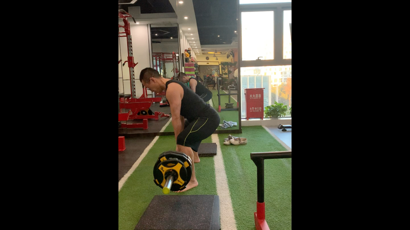 下肢最近都是小重量深蹲65kg46硬拉70kg46罗马尼亚硬拉38保加利亚单腿