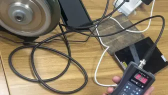 VMI Viber X1手持测振仪是为维修和运行人员设计的模拟电路仪器,可以用来比较不同频率范围的测量结果,测量振动(参照ISO 10816)和轴承状态。