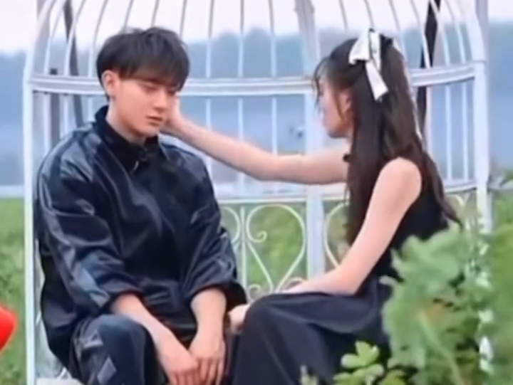 黄子韬徐艺洋官宣视频# 黄子韬徐艺洋原来早就商量好了在节目播出