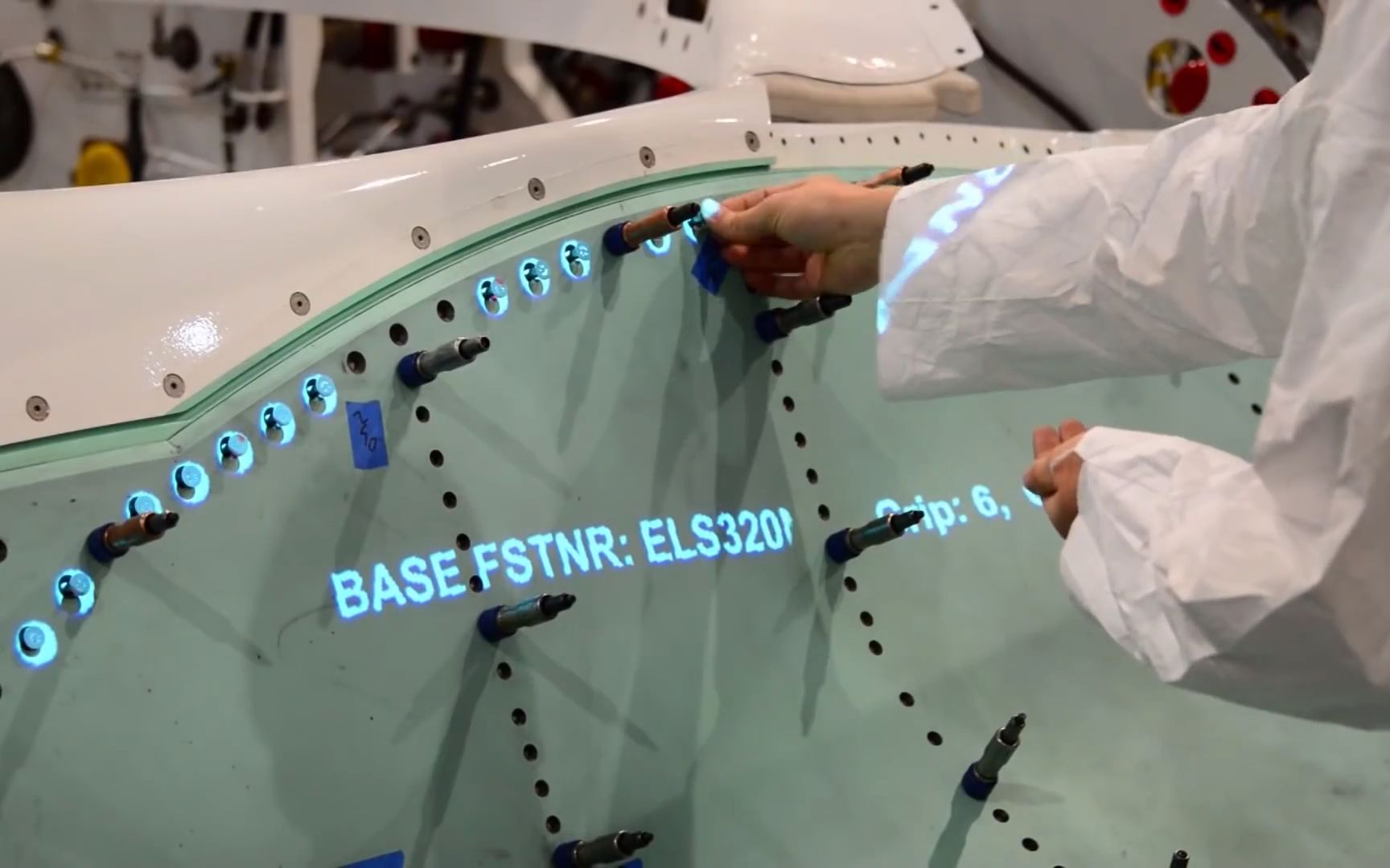 f35生产线采用projectionworks mr投影技术辅助装配生产