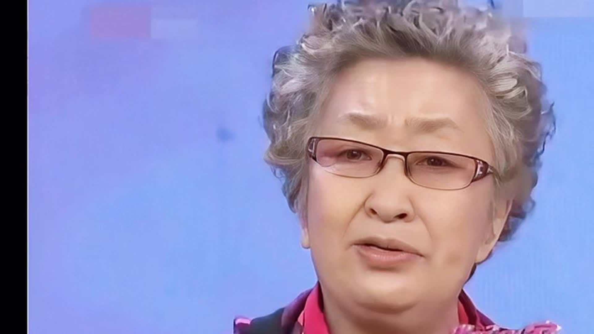 彭玉讲述丈夫去世落泪：临走前还为我攒了4万块钱！后来女儿撮合妈妈和姑父二婚，两人相伴十几年仍在热恋中