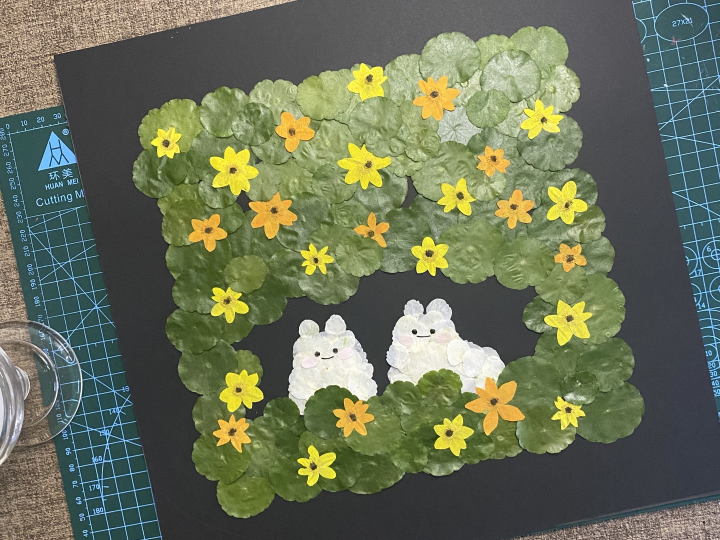 手工押花画|花丛里的两只小可爱