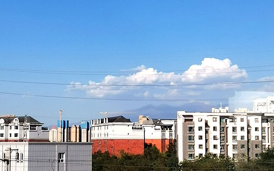 [图]《当夜空落去，火车独自前行》