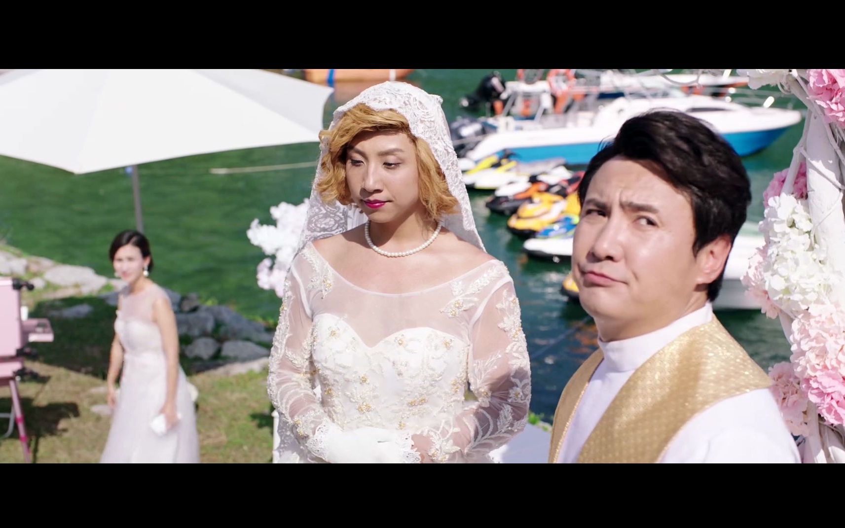 沈腾搞笑不少见,但"扮女装"的他你怕是没见过!