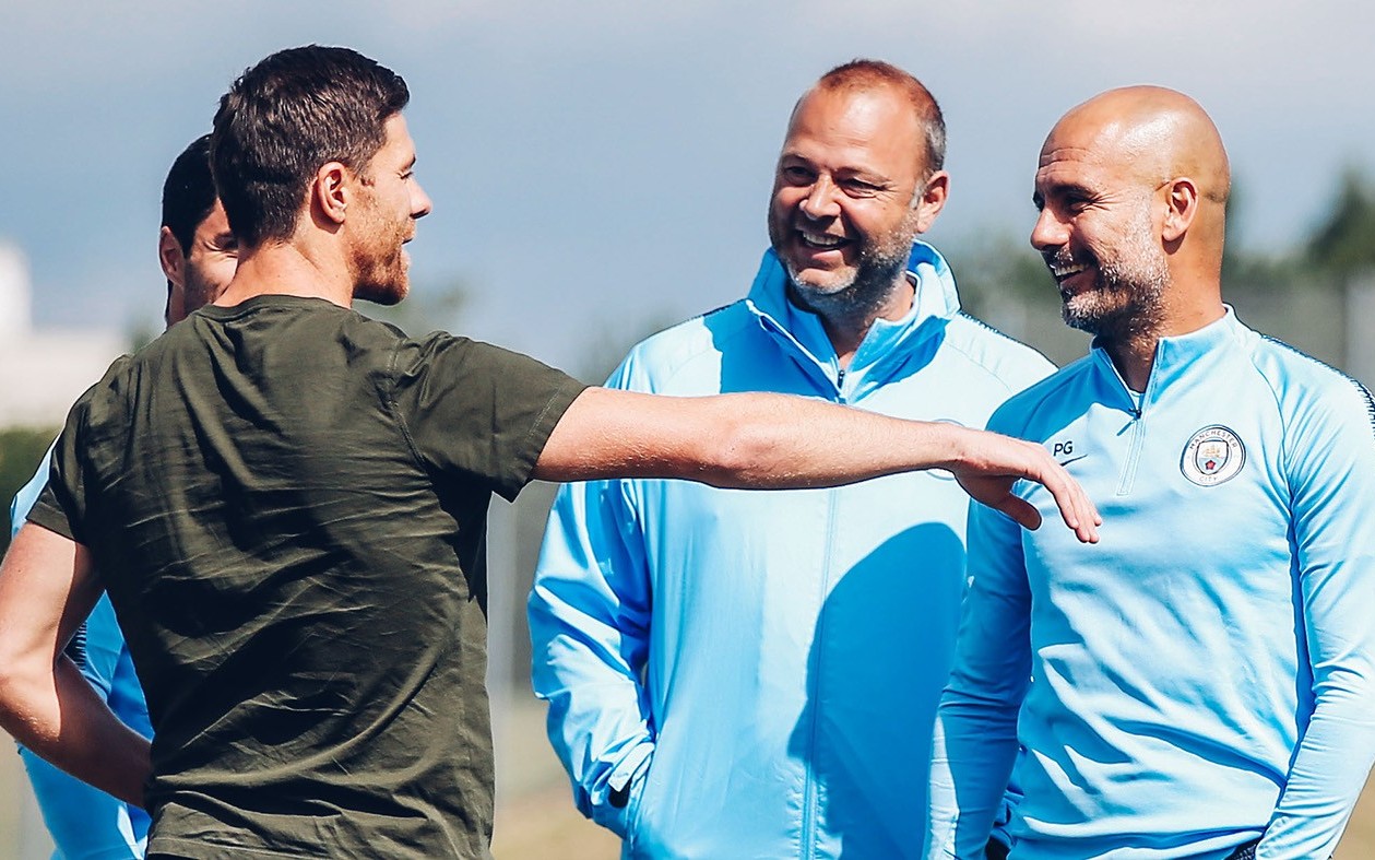 man city 8th august training session   xabi alonso meets pep